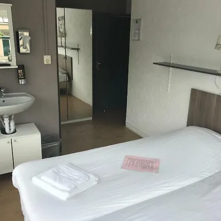 德库斯特酒店