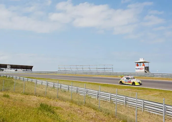 德库斯特酒店 2*