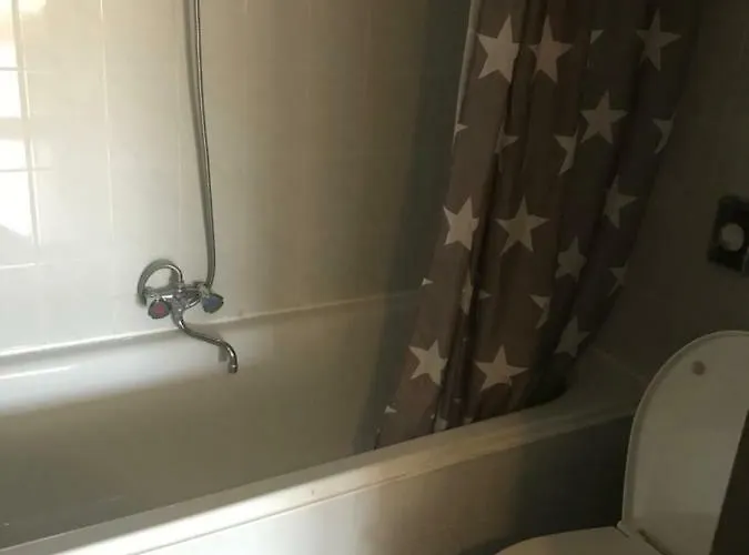 德库斯特酒店 2*