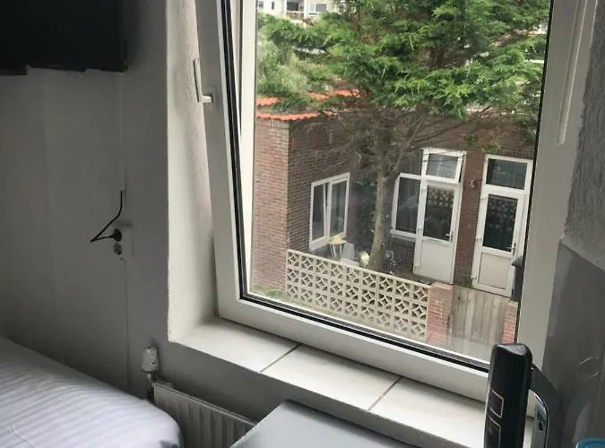 Szálloda De Kust 2*